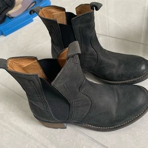 PLDM Chelsea boot by Palladium